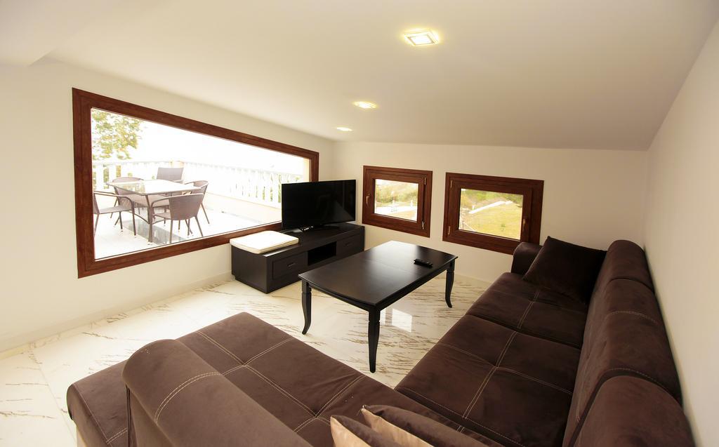 Kinira Beach Hotel Dış mekan fotoğraf